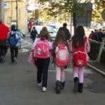 Ce ore dispar din orarul elevilor din clasa pregătitoare, până în clasa a IV-a! La clasa I va fi scoasă o oră de Limba română | Stirea de Iasi