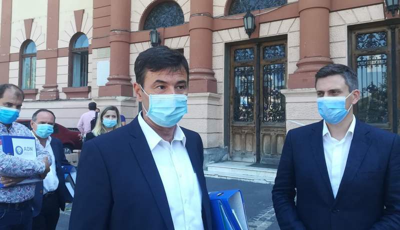 VIDEO. ADN Braşov a despus semnăturile la Biroul Electoral Judeţean. „Dacă votezi ce ai mai votat, vei avea ce ai mai avut”, sloganul lui Goidescu – fost PRU, PER şi PD