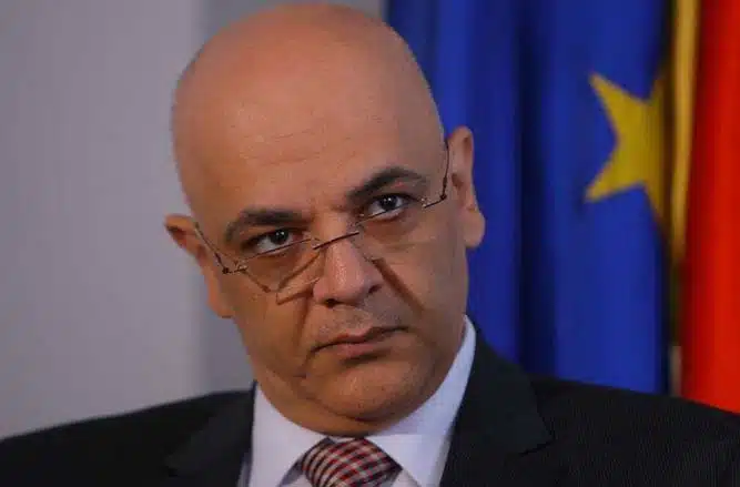 ”Va fi o perioadă dificilă!”. Semnal de alarma tras de Raed Arafat cu privirea la inceperea noului an scolar | Stirea de Iasi