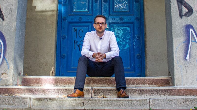 „Când primarul trebuie să vină personal ca să taie cabluri, a eşuat instituţia lui”. Interviu cu Dominic Fritz (II)