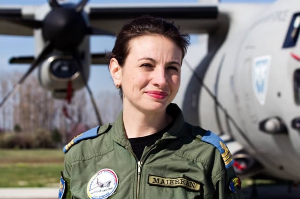 Simona Maierean, prima femeie pilot comandant pe uriașa aeronavă C-17 Globemaster, la unitatea Heavy Airlift Wing din cadrul NATO – 10TV.MD