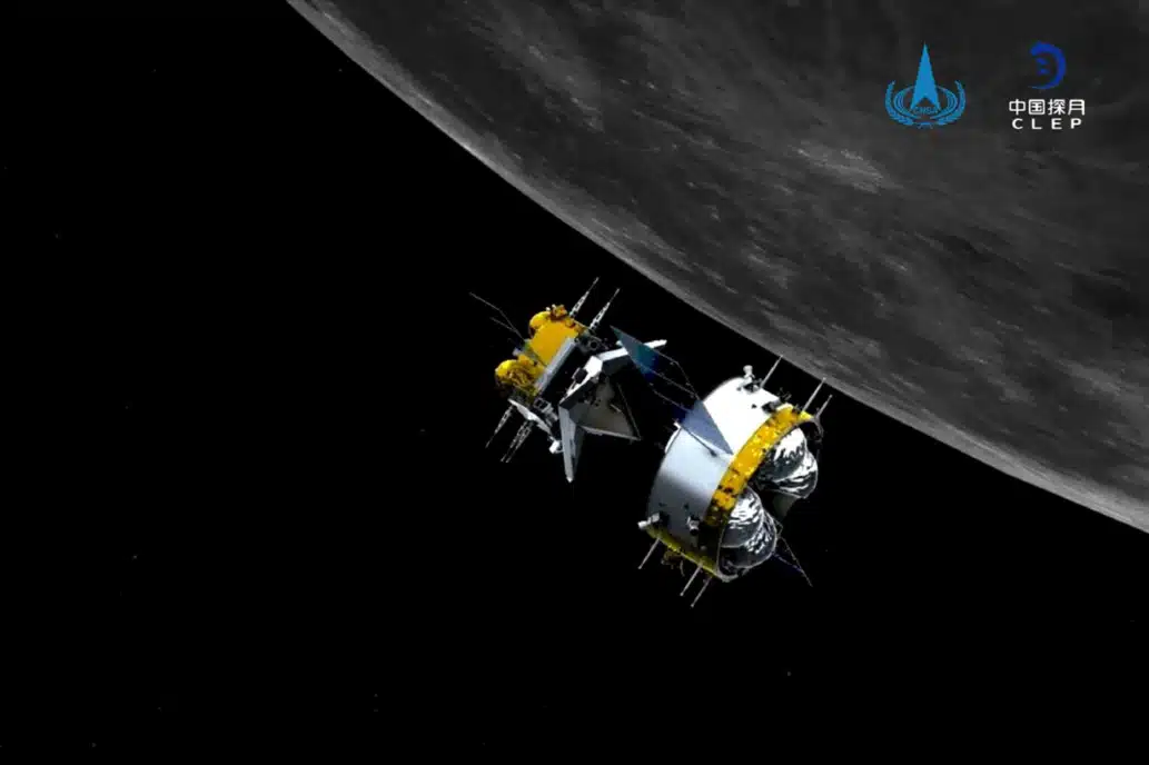 Capsula Chinei se întoarce spre pământ încărcată cu roci lunare