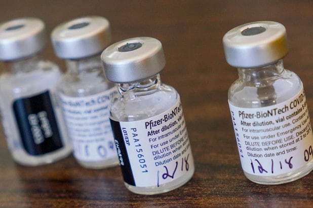 FDA analizează reacțiile alergice raportate după injectarea vaccinului Pfizer COVID-19