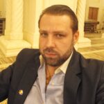 U(nde)  S(unt)  R(ăzvrătiții)? – CRITICII.RO